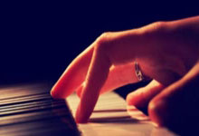 九游:马祖拉谈塔图姆近8场6次8+助攻:他在阅读比赛上做得很棒.